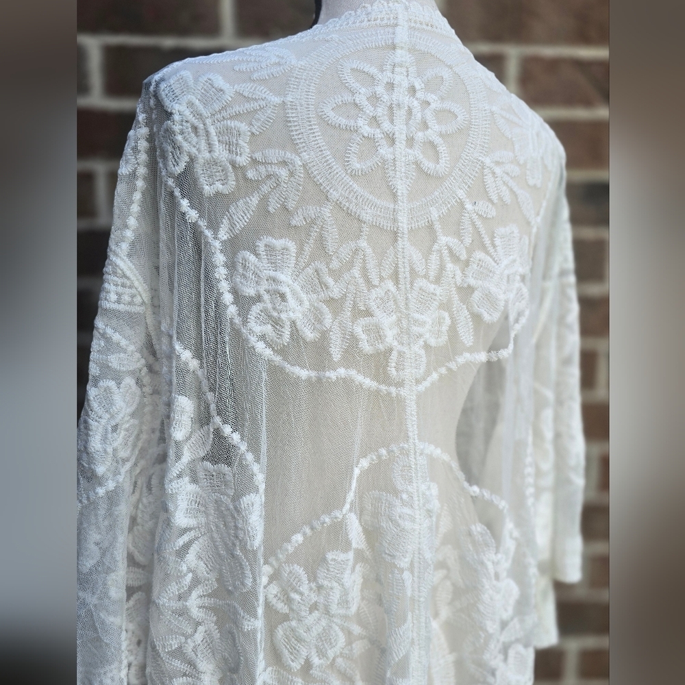 Anna-Kaci Sheer White Lace Kimono - Picture 5 of 9